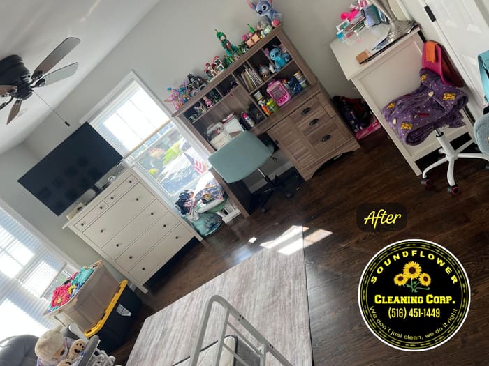 After — Kids' room — toys, floors and furniture